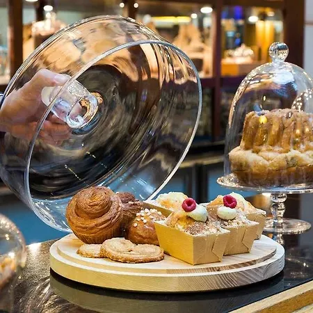 Marriott Champs Elysees Hotel